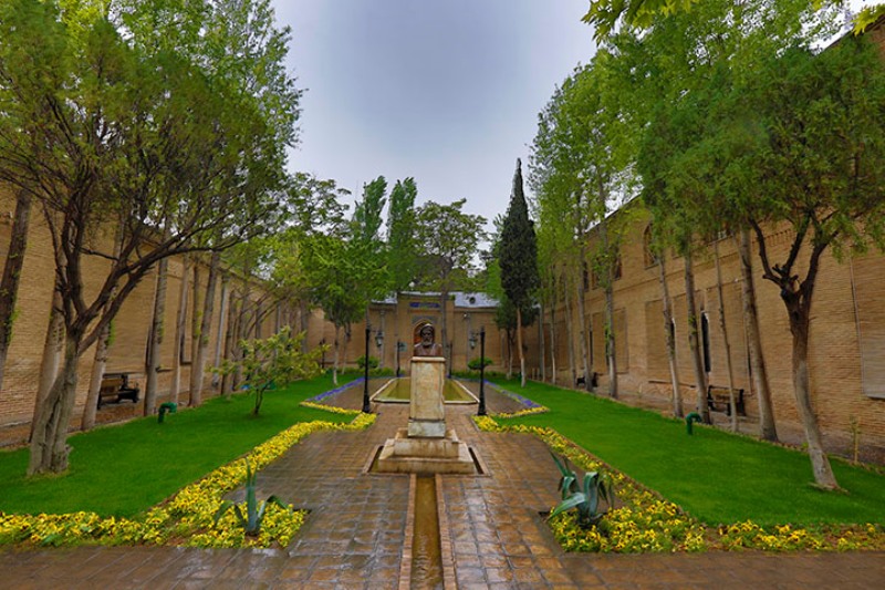 باغ ایرانی و جاگذاری عمارت و ویلا در باغ همراه با توسعه هنر معماری ویرا